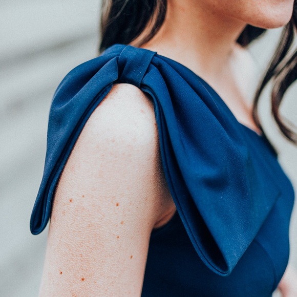 Gal Meets Glam One Shoulder Bow Midi Dress Petite - Picture 3 of 5